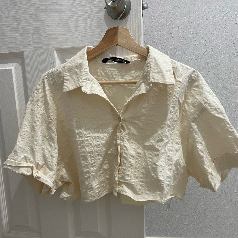 zara cream button-up crop top